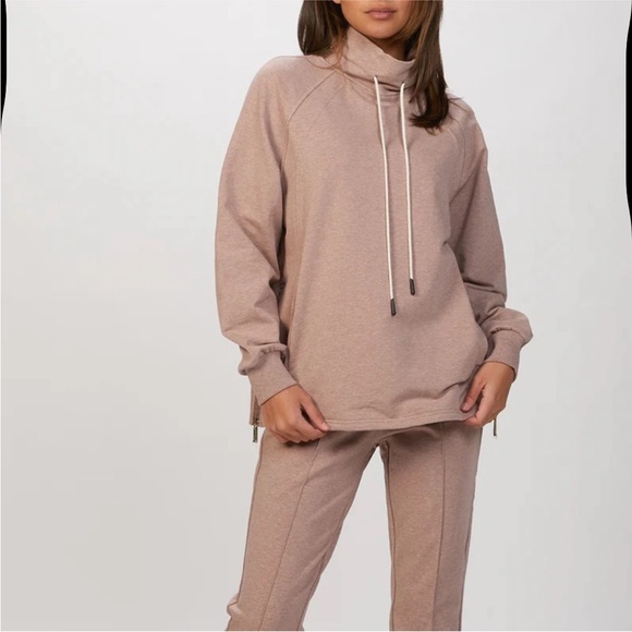 Varley Tops - Varley Atlas Sweatshirt in Ash Rose